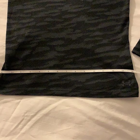 Under Armour dark gray Animal Print scoop neck long sleeve Thermal Top - Picture 5 of 9